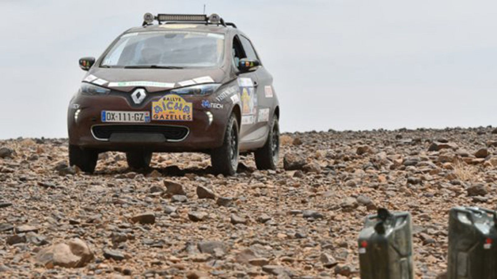 Σε σχέση με ένα κανονικό Zoe, το αυτοκίνητο των Solen και Carine απέκτησε μεγαλύτερη απόσταση από το έδαφος, ελαστικά για εκτός δρόμου οδήγηση και προ