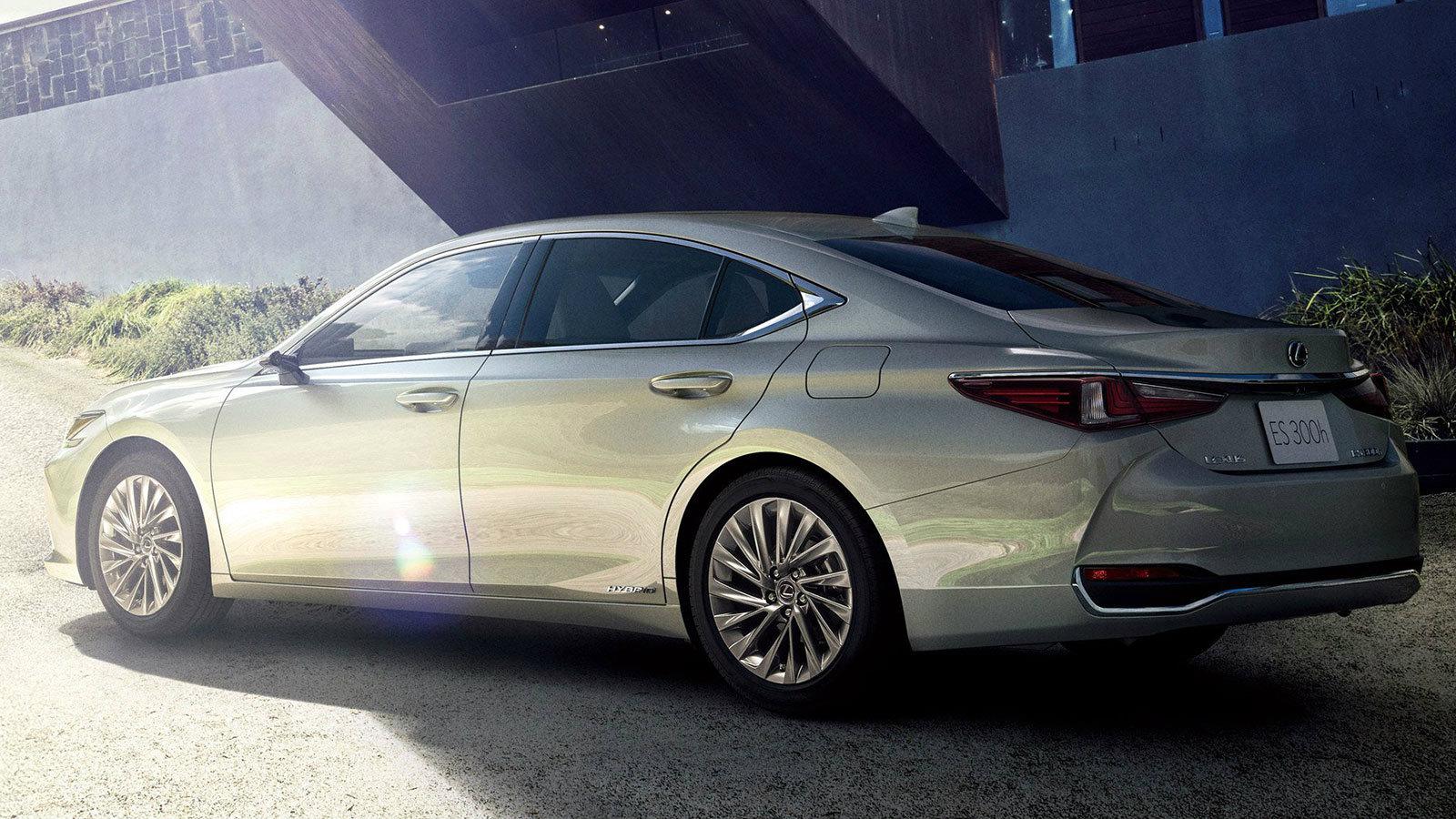 Το πρώτο αυτοκίνητο παραγωγής στον κόσμο το οποίο έρχεται με ψηφιακές κάμερες στη θέση των πλευρικών καθρεπτών έγινε η Lexus ES.