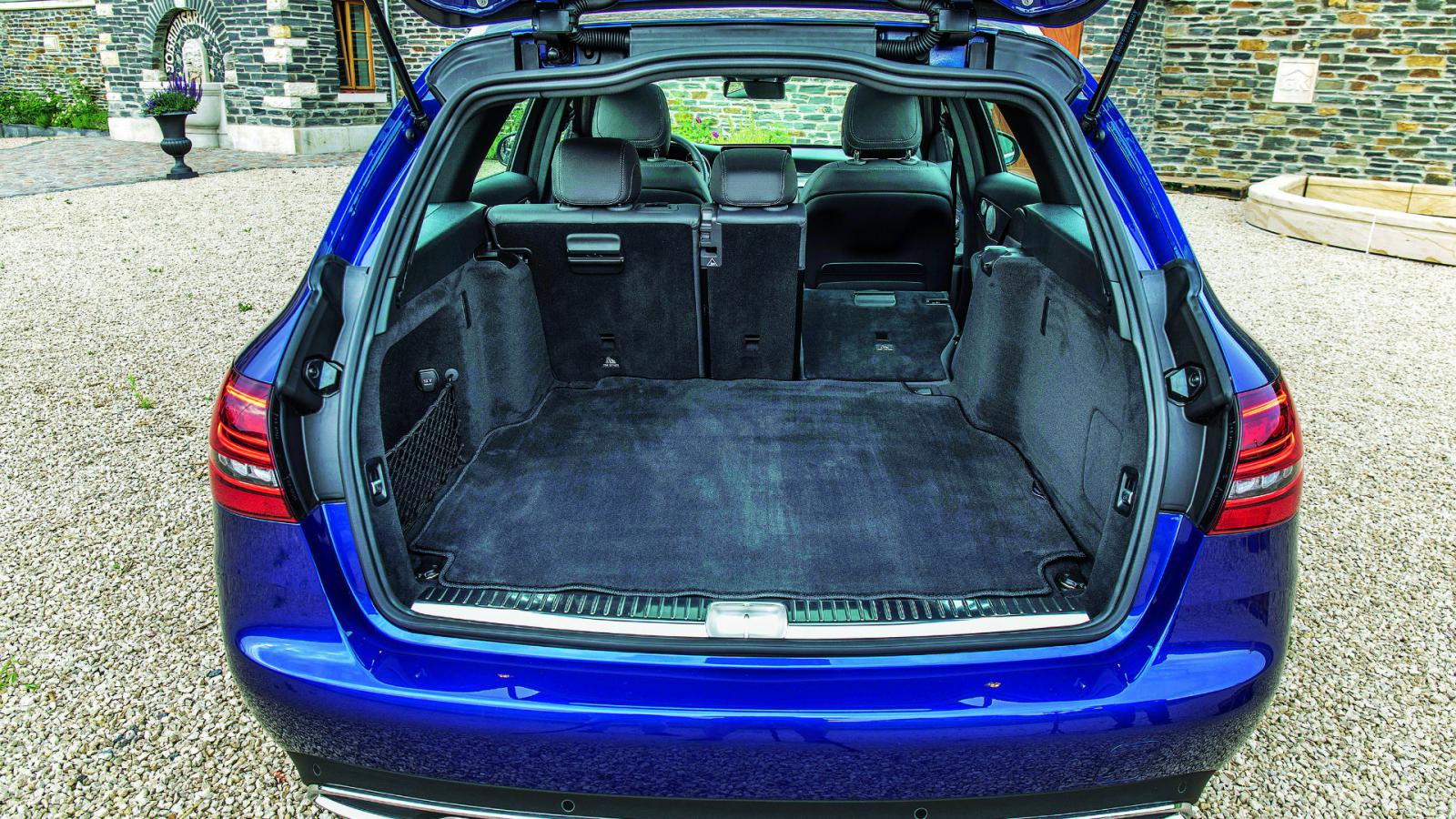 Ο χώρος αποσκευών παρέμεινε ως είχε (490- 1.510 λίτρα) 