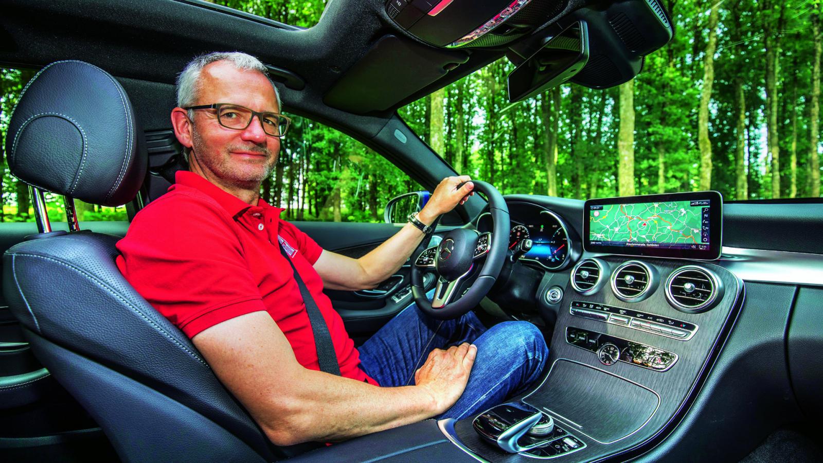 Κομψό και ευρύχωρο εσωτερικό, ακόμη και για άτομα ύψους 1,93 