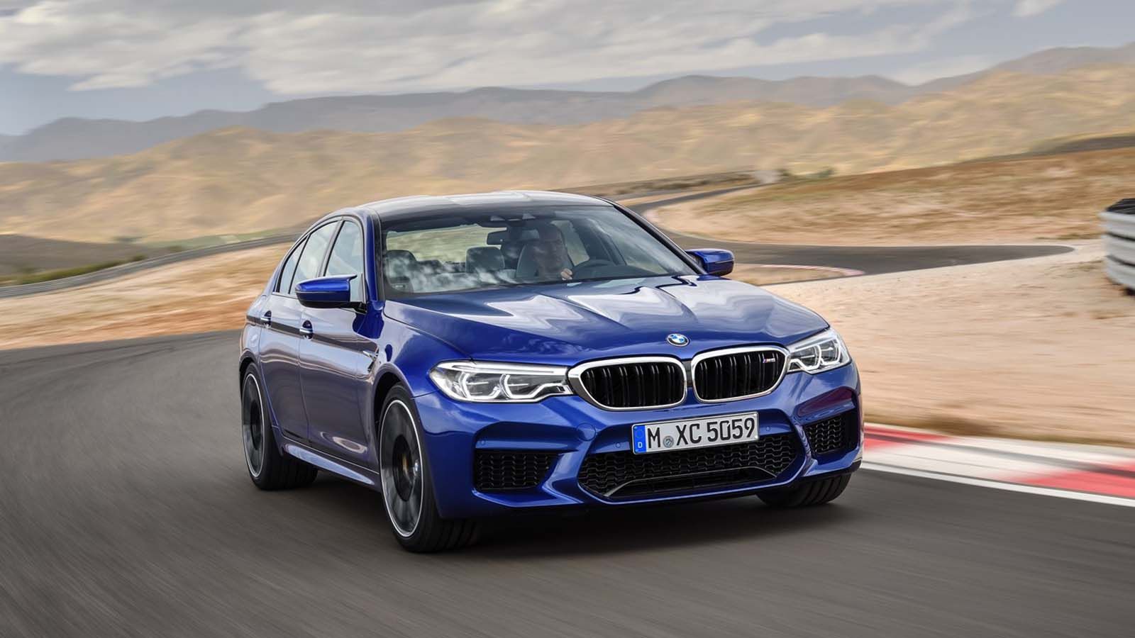 Tα ξένα μέσα κάνουν λόγο πως το γερμανικό αυτοκίνητο θα διαθέτει και ένα σύστημα ανάρτησης το οποίο θα το φέρει ακόμα πιο κοντά στο έδαφος.