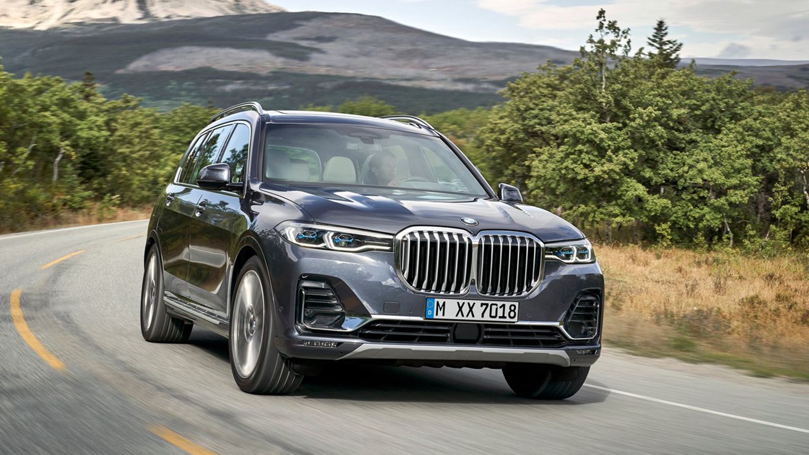 Η νέα X7 θα λανσαριστεί στην Ευρώπη σε τρεις εκδόσεις που αναλύονται σε μία βενζίνης και δύο ντίζελ.