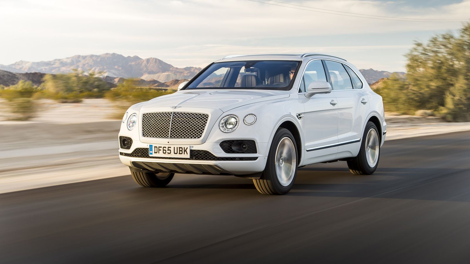 Το Μάρτιο στην έκθεση της Γενεύης θα παρουσιαστεί η plug-in hybrid εκδοχή της Bentley Bentayga, η οποία λέγεται πως θα δανειστεί την υβριδική τεχνολογ