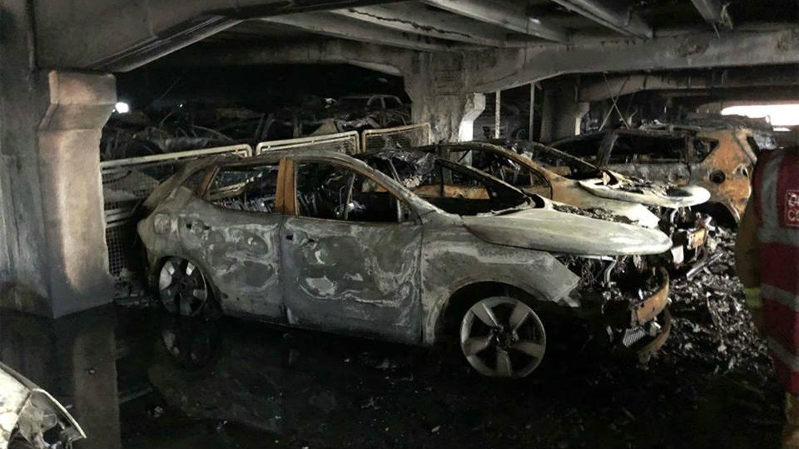 Ανυπολόγιστη ήταν η ζημιά που συνέβη παραμονή πρωτοχρονιάς, όταν 1.400 οχήματα περίπου καταστράφηκαν από μεγάλη πυρκαγιά σε πάρκινγκ.