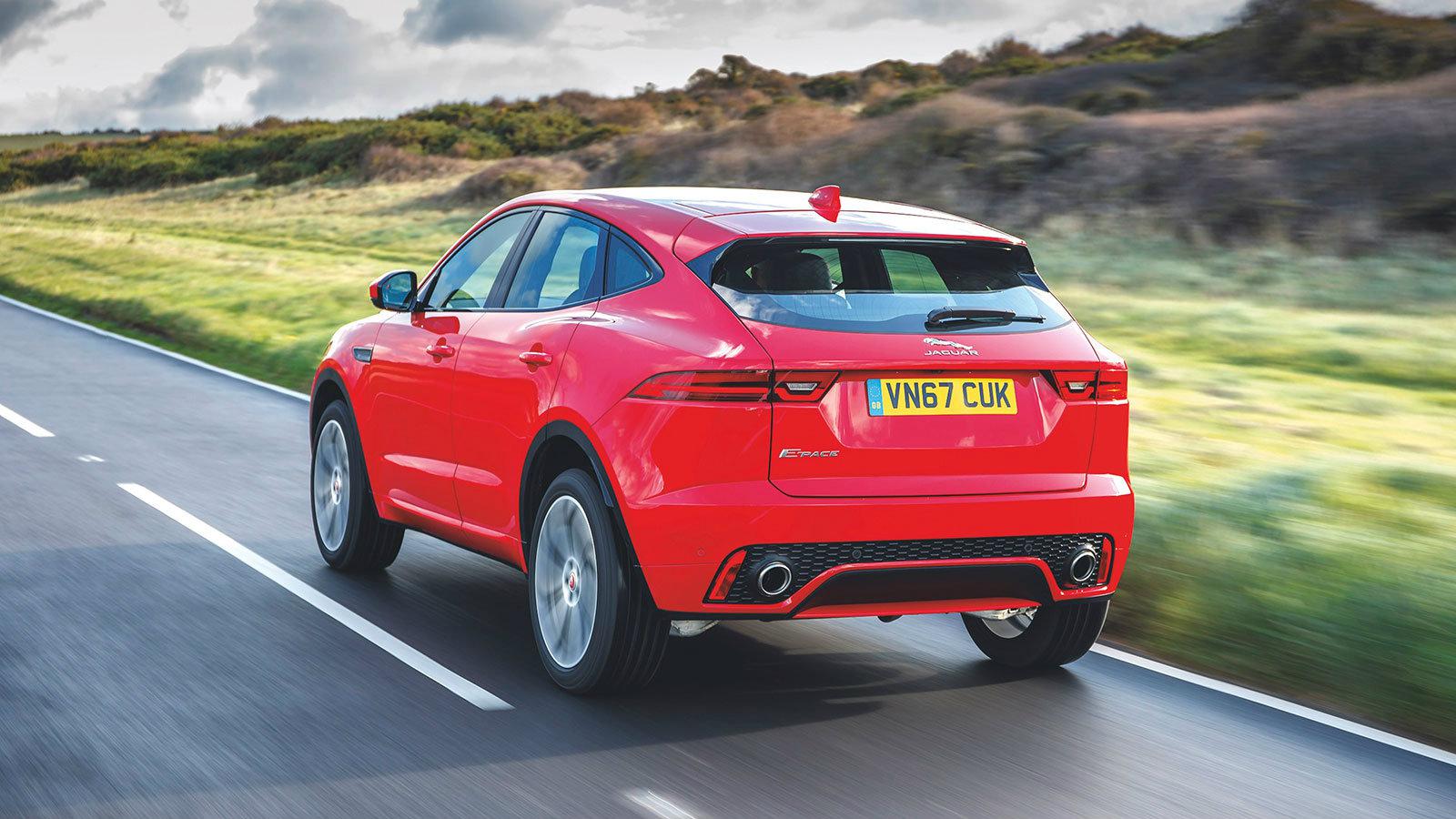 Κουπέ λογική και μικρά φώτα για να τονιστεί ο σχεδιασμός