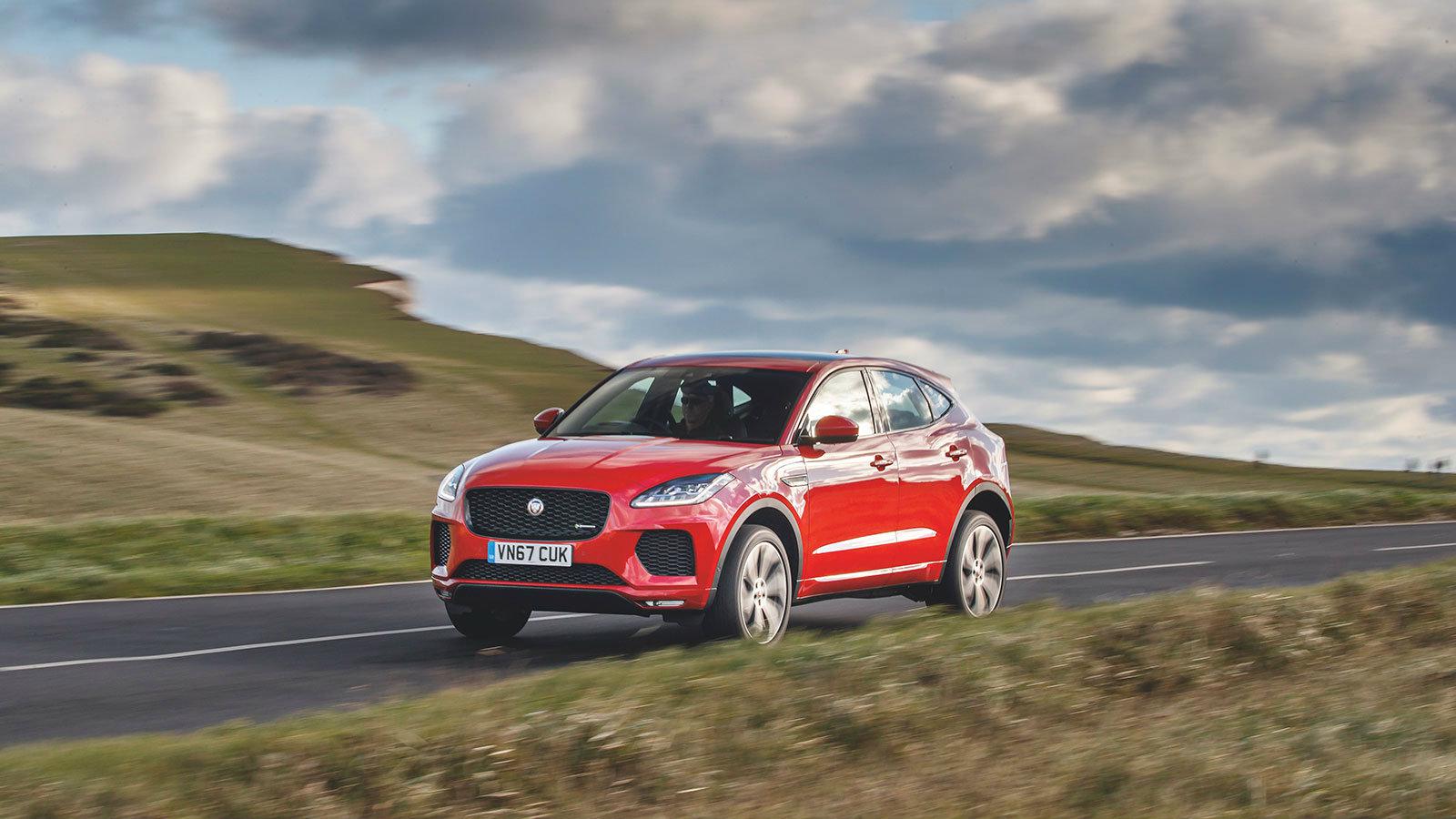 Η γρίλια και τα LED είναι δανεισμένα από την F-Type. Τόσο όμορφο μπορεί να είναι ένα SUV!