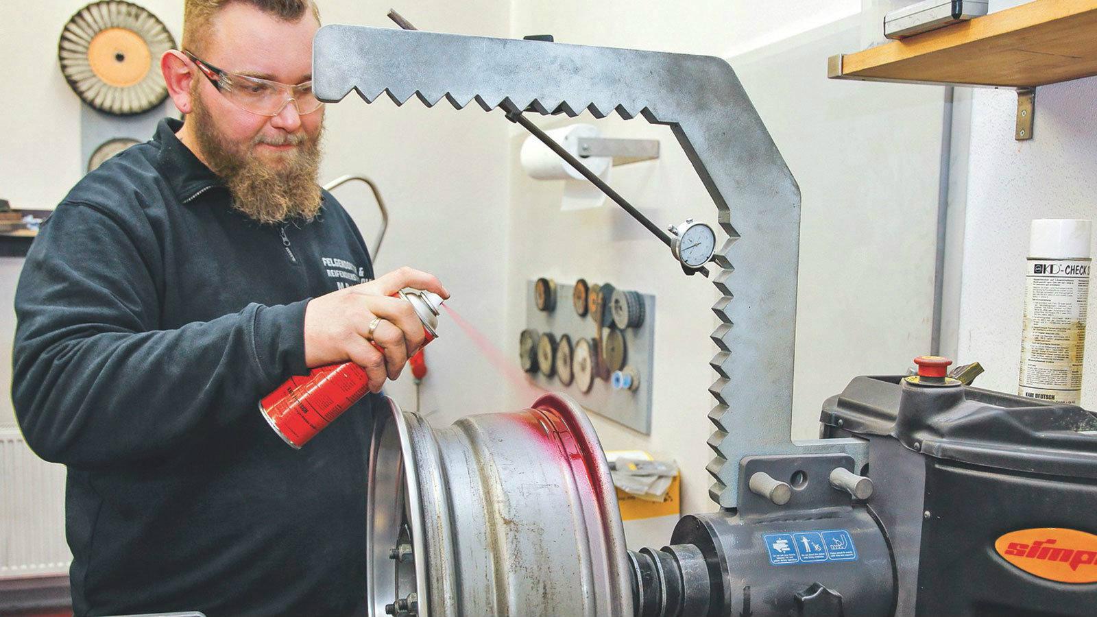 Με την χρήση χρώματος εμφανίζονται σπασίματα που δεν είναι ορατά δια γυμνού οφθαλμού.