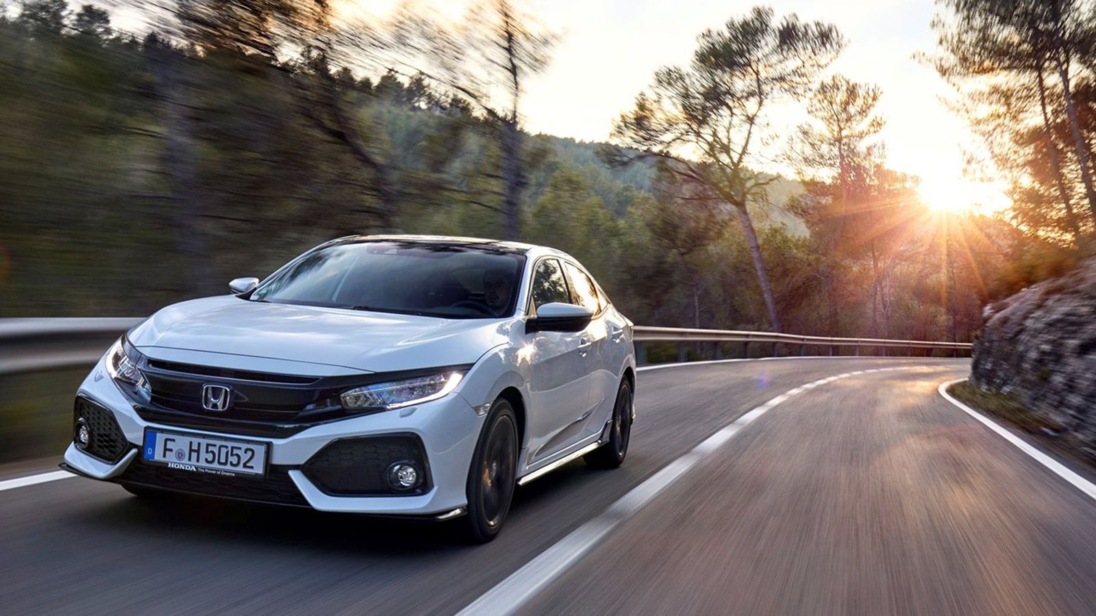 Η εταιρεία γνωστοποιεί πως προσθέτει στην διαθέσιμη γκάμα μια νέα εξοπλιστική έκδοση Sport Plus για τον 1.500άρη VTEC βενζινοκινητήρα απόδοσης 182 ίππ