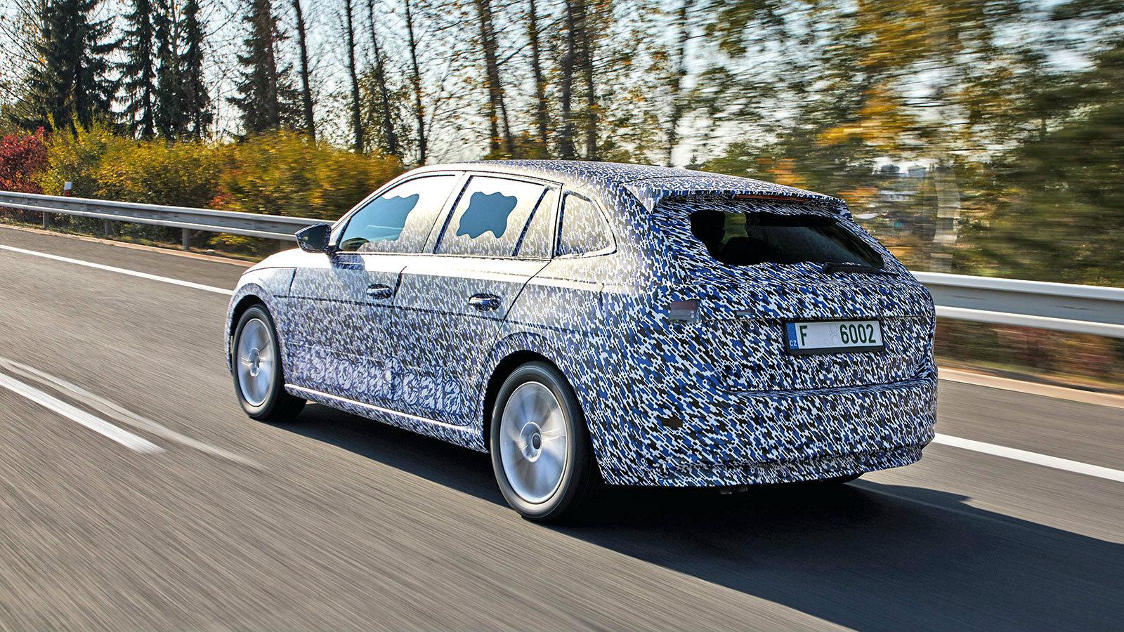 Ιδού το Skoda Golf: Το Scala είναι μακρύτερο και μεγαλύτερο από την τρέχουσα έκδοση του VW Golf, αλλά από σεβασμό κρατάει απόσταση από την Skoda Octav