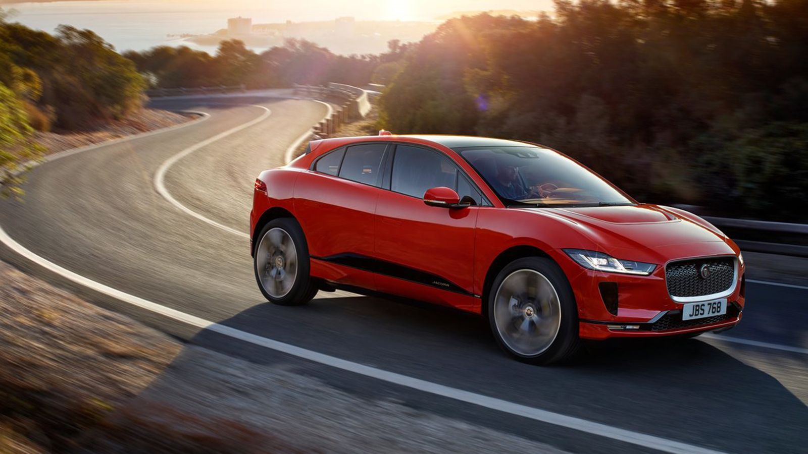 Οι πρώτες πληροφορίες που έρχονται από το στρατόπεδο της Jaguar είναι ότι αυτήν την στιγμή εξετάζεται το ενδεχόμενο να λανσαριστεί μια SVR έκδοση για 