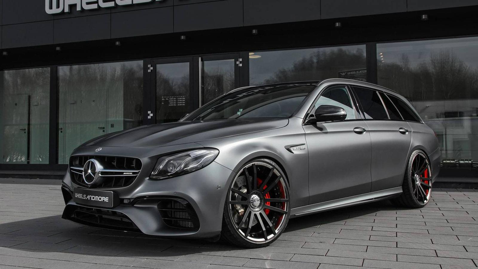 Η Wheelsandmore προσφέρει και δύο λιγότερο ισχυρές εκδόσεις, με την πρώτη να έχει απόδοση 650 ίππους και 920 Nm ροπής και η δεύτερη να έχει ιπποδύναμη