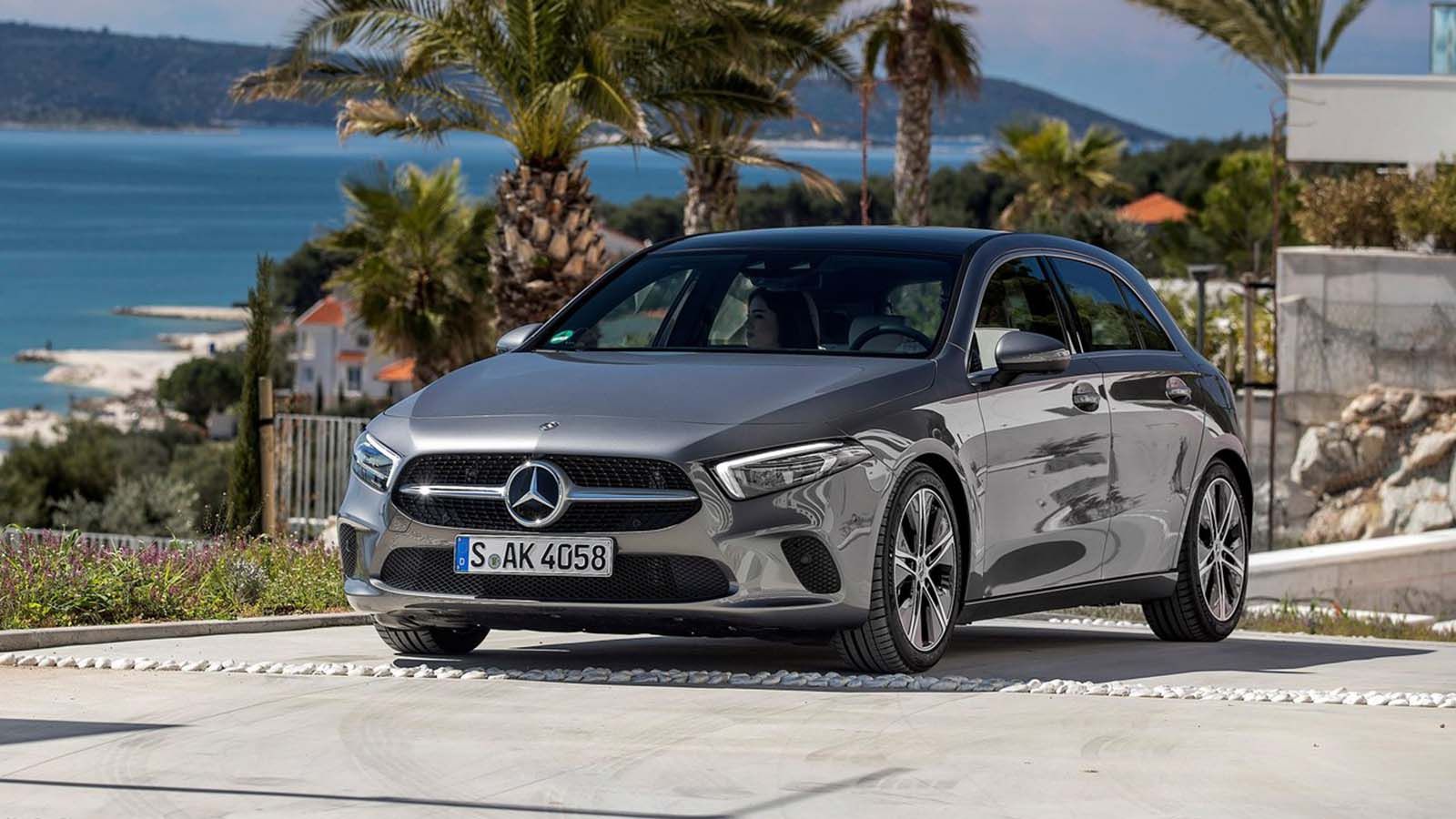 Η υβριδική A-Class θα αποκαλυφθεί αυτό τον Οκτώβριο στην Έκθεση Αυτοκινήτου που θα γίνει στο Παρίσι.
