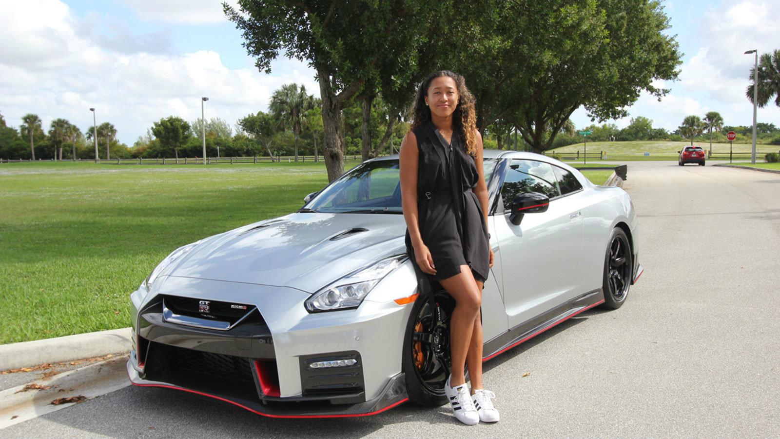 H Naomi Osaka μαζί με τη νέα της κατάκτηση.