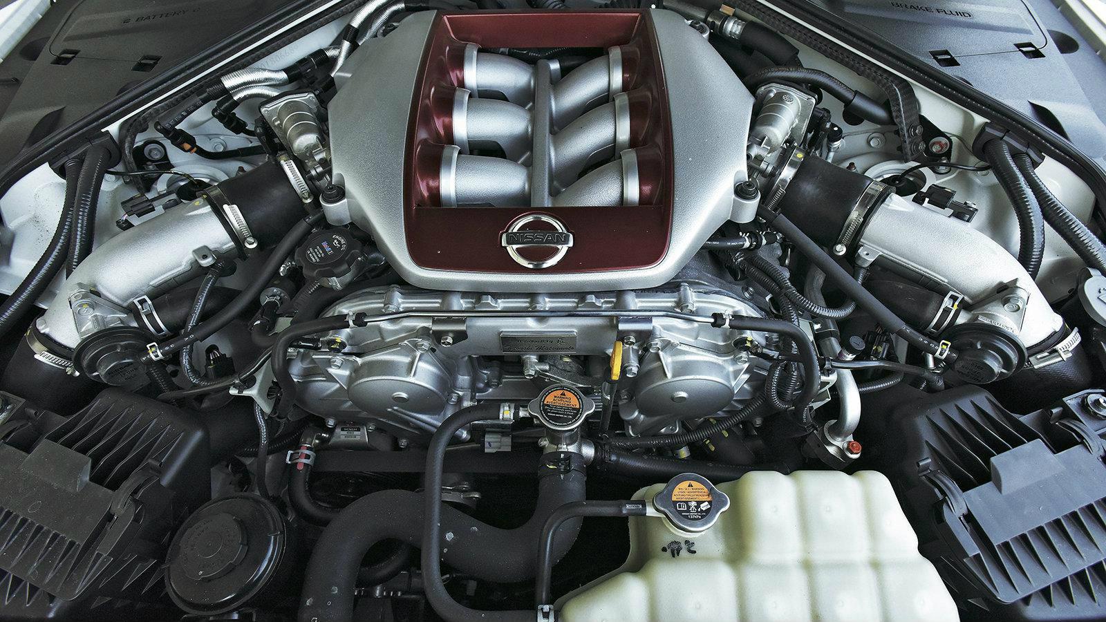 Δύναμη χωρίς φιοριτούρες. Ο αποδοτικότατος Turbo V6 των 3,8 λίτρων αποδίδει 637 Nm ροπής. 