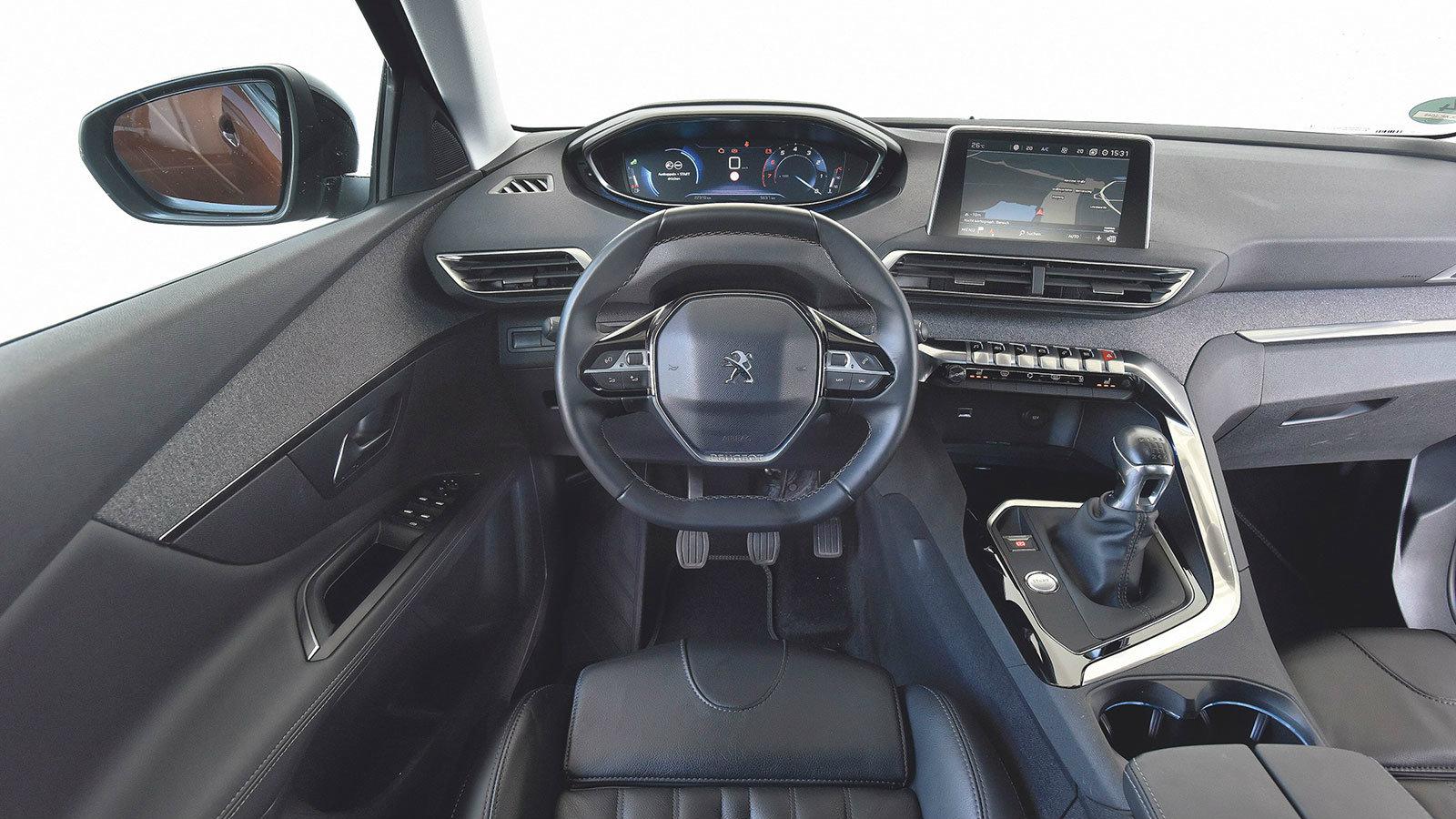 Πολύ κομψό, τα όργανα βρίσκονται πάνω από το τιμόνι.