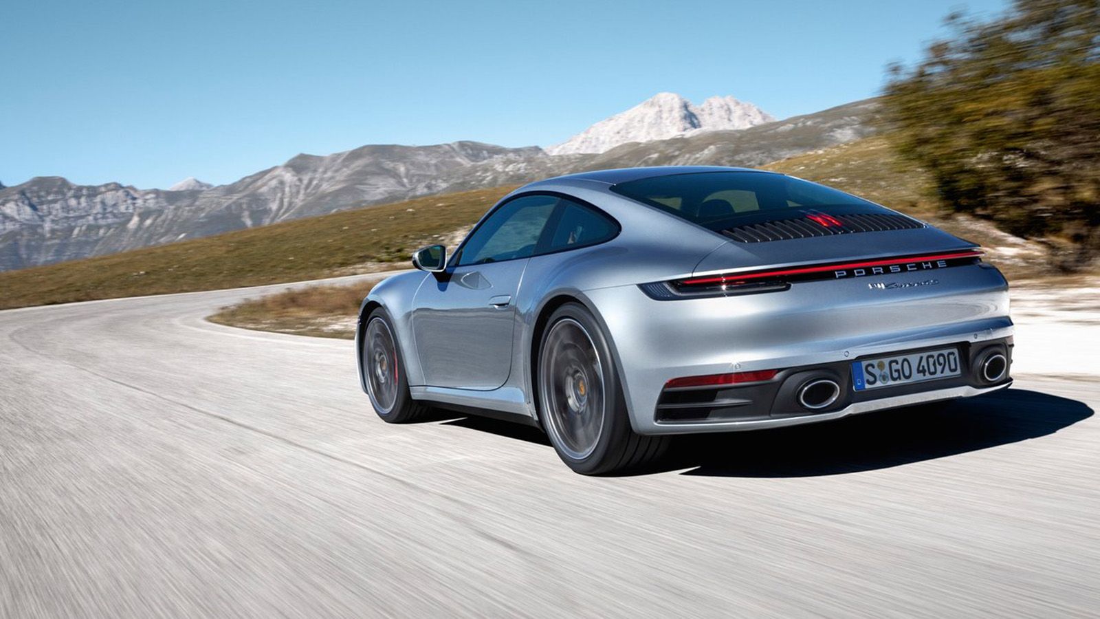Η 8η γενιά της Porsche 911 Carrera S και 4S έρχεται έχοντας τοποθετημένο στο πίσω μέρος ένα εξακύλινδρο σε σειρά κινητήρα 3,0 λίτρων.