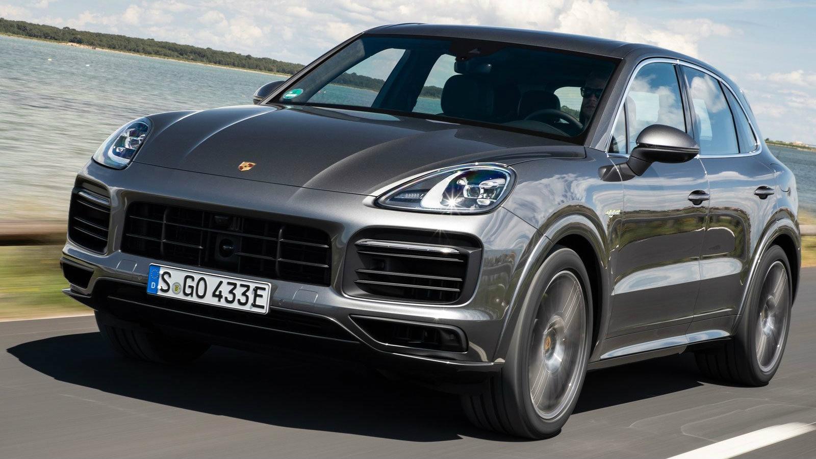Στην εικόνα βλέπετε την Porsche Cayenne E-Hybrid.