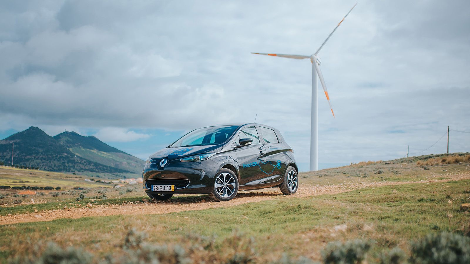 Στην πρώτη φάση 20 εθελοντές θα οδηγούν σε καθημερινή βάση 14 Renault ZOE και 6 Renault Kangoo Z.E. τα οποία θα μπορούν να φορτίζουν στους 40 σταθμούς