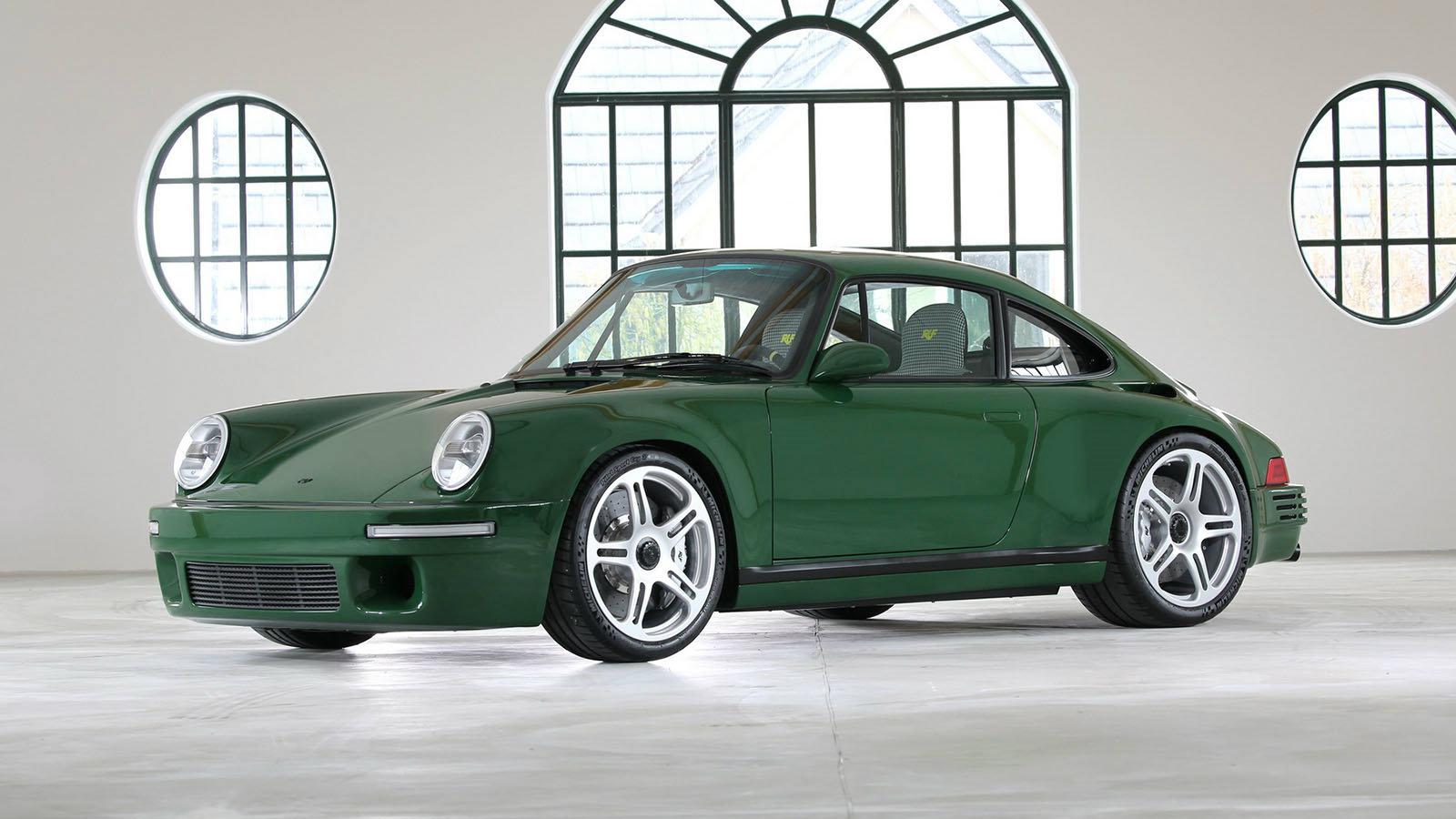 Μοιάζει εντυπωσιακά με την Porsche 911 στα τέλη της δεκαετίας του 1980.