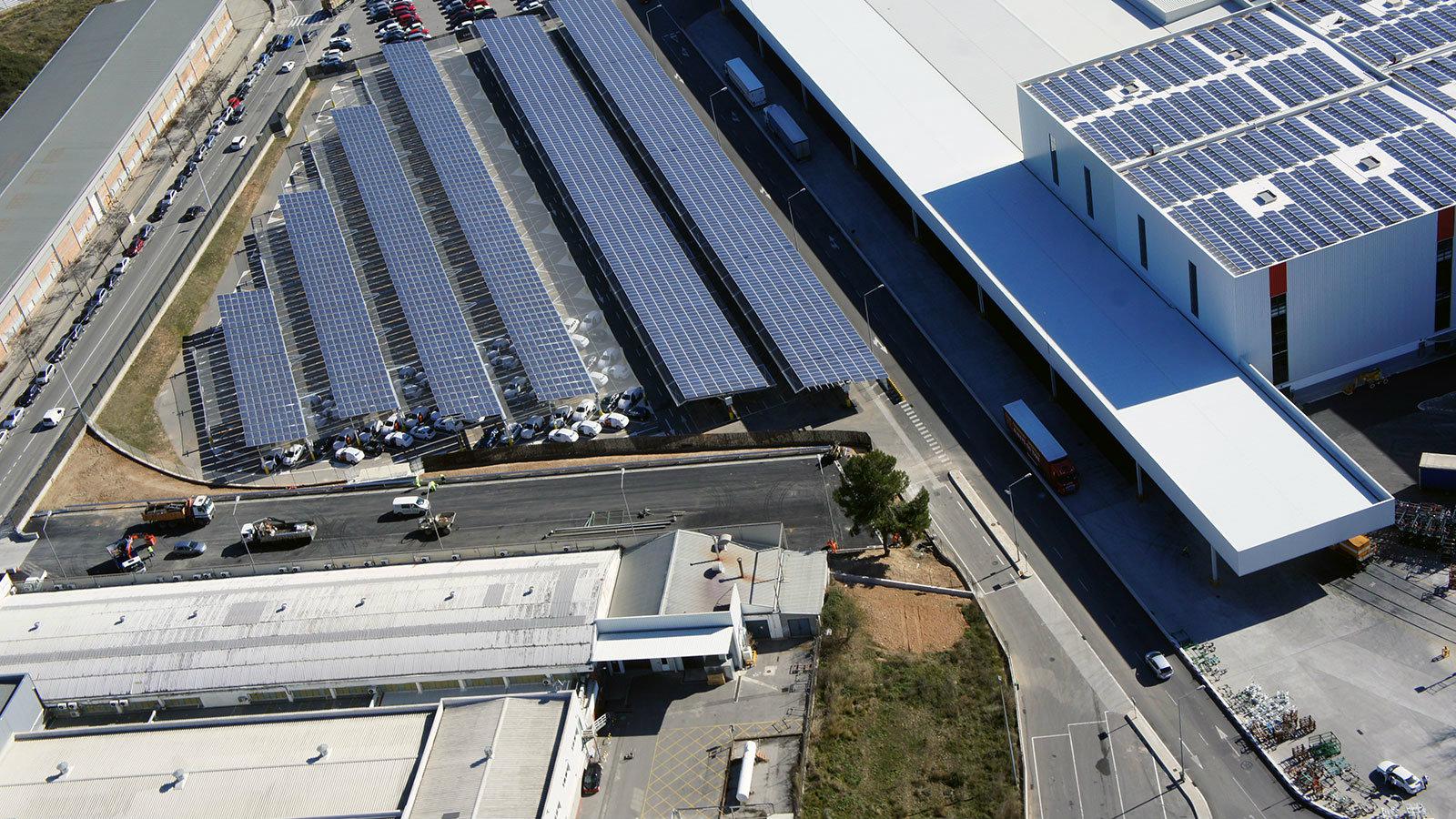 Έναν από τους μεγαλύτερους φωτοβολταϊκούς σταθμούς στον κόσμο, του κλάδου της αυτοκινητοβιομηχανίας, βρίσκεται εδώ και χρόνια στο εργοστάσιο της SEAT 