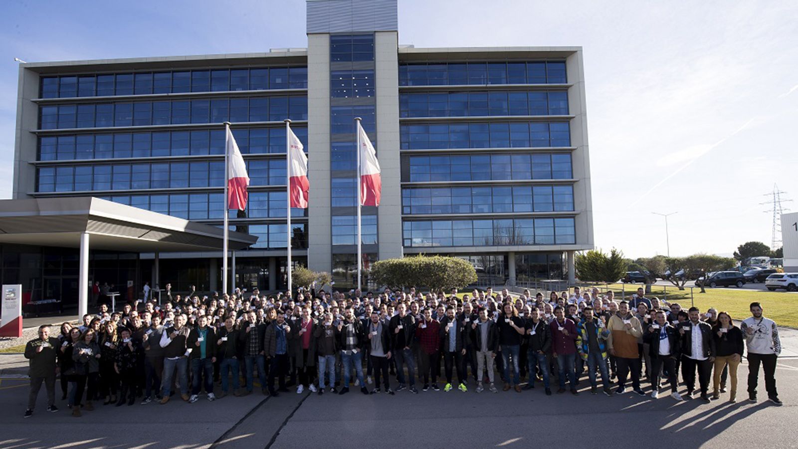 Οι 115 νέοι υπάλληλοι θα προστεθούν στους 150 που εντάχθηκαν στην εταιρεία στις 8 Ιανουαρίου για να ενισχύσουν το εργατικό δυναμικό στις γραμμές παραγ