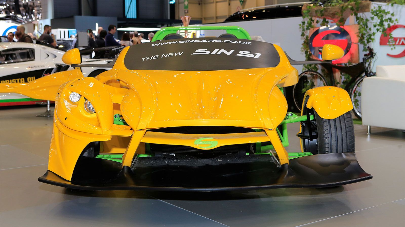 Στους κινητήρες εσωτερικής καύσης, υπάρχουν διαθέσιμοι ένα υπετροφοδοτούμενος 2.3 λίτρων και ένας 3.5 λίτρων.