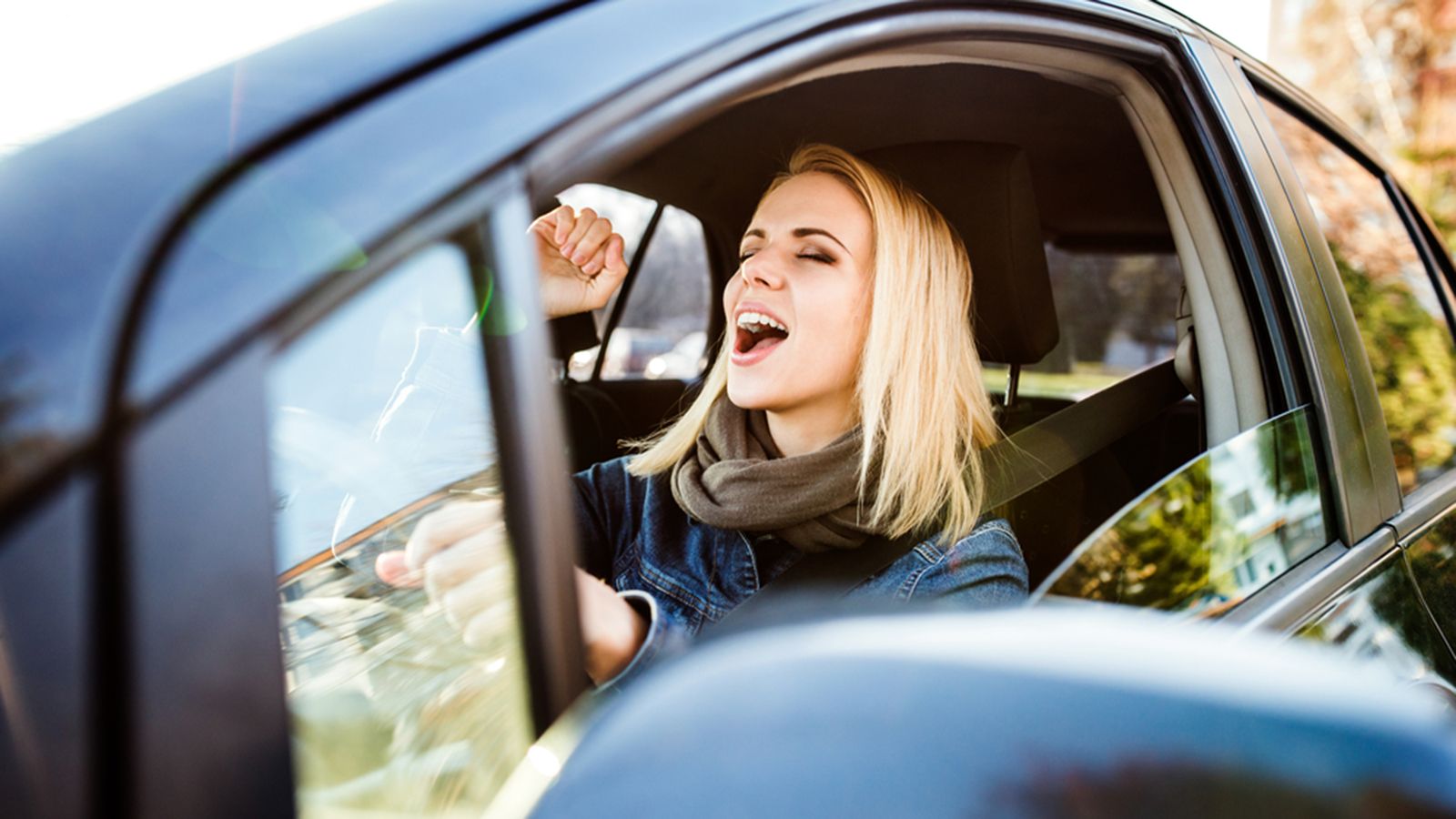 Τα 5 πιο επικίνδυνα τραγούδια για την οδήγηση