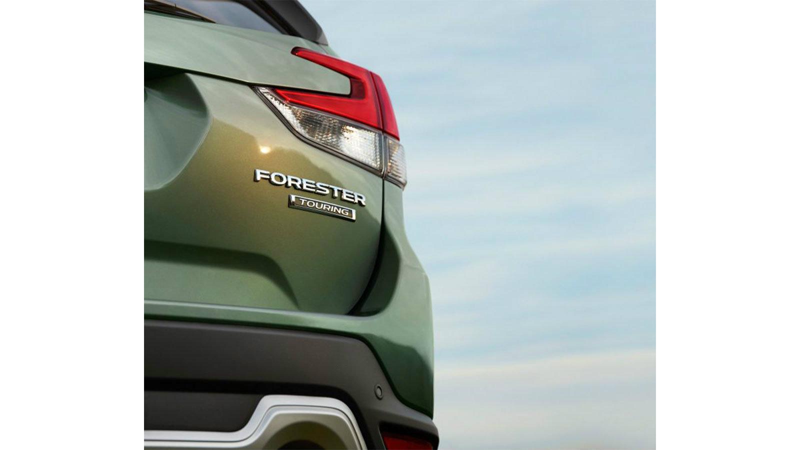 Η teaser εικόνα του Forester.