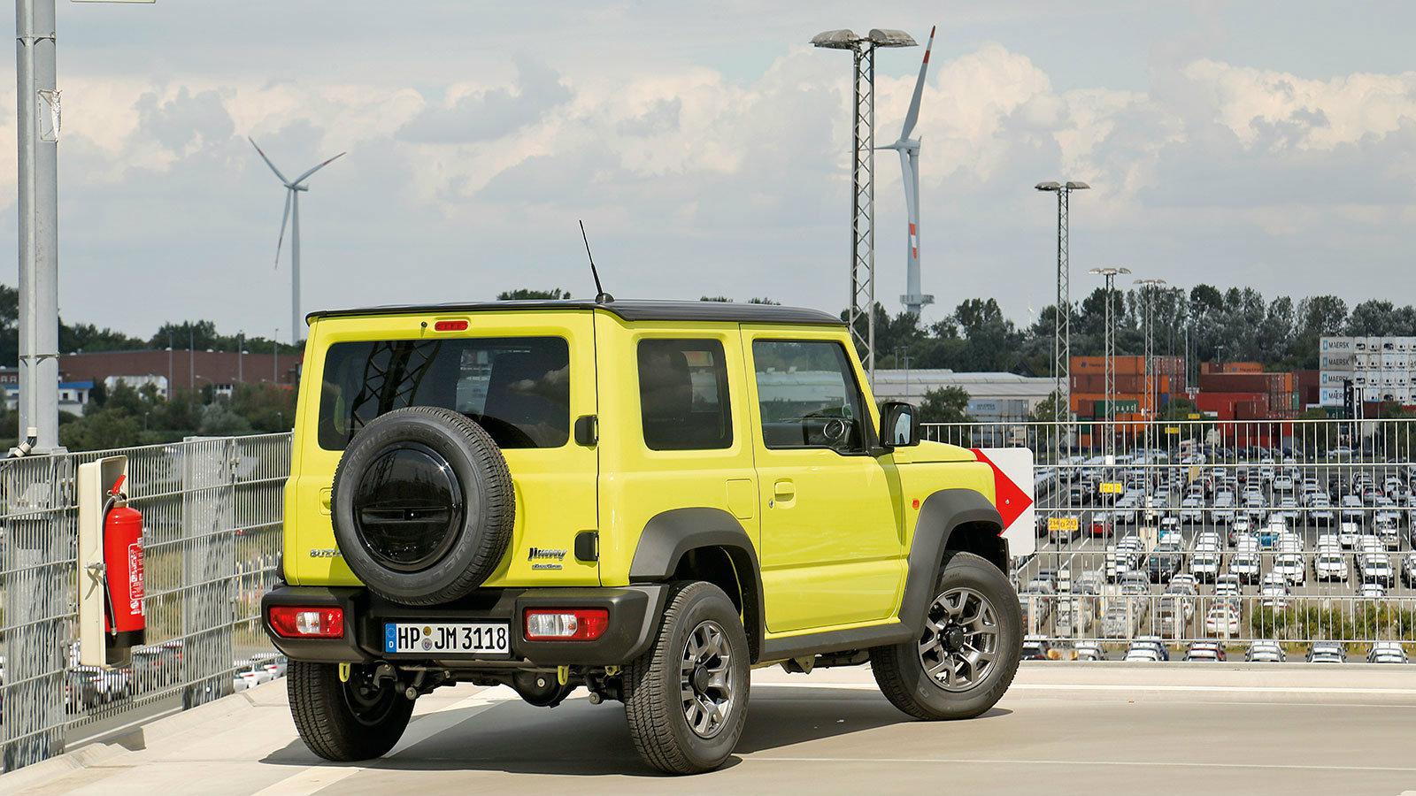 Παλιού στυλ είναι και η εξωτερικά τοποθετημένη ρεζέρβα. Έχει διάμετρο 15 ίντσες. 