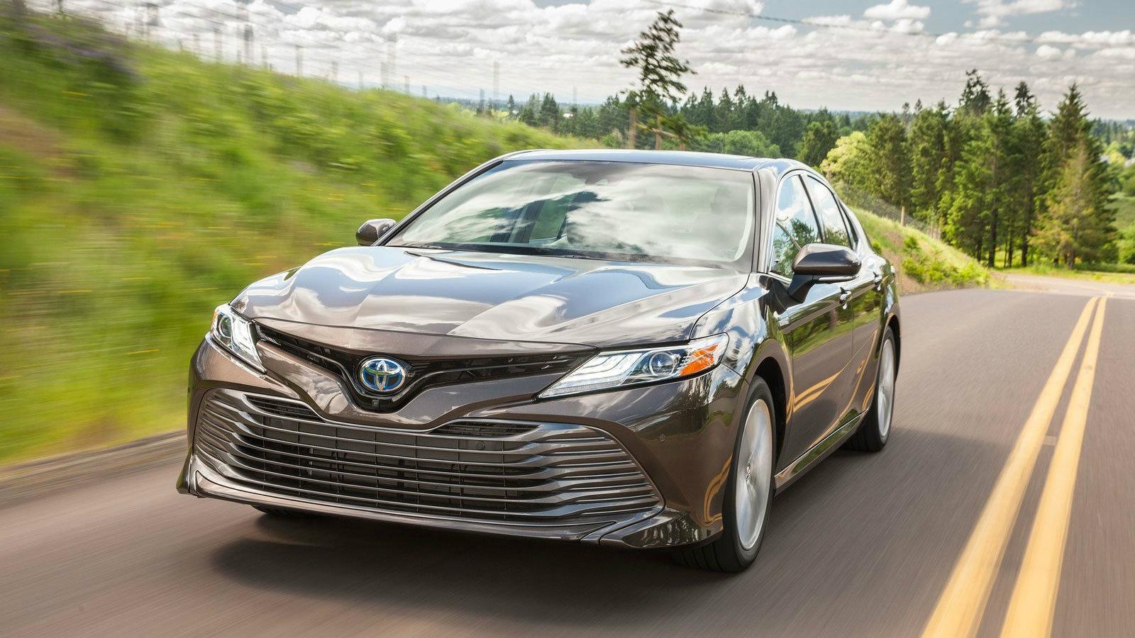 Την επίσημη επιστροφή του Camry στην ευρωπαϊκή αγορά ανακοίνωσε και επίσημα η Toyota, παρουσιάζοντας παράλληλα το μοντέλο στο Σαλόνι Αυτοκινήτου του Π