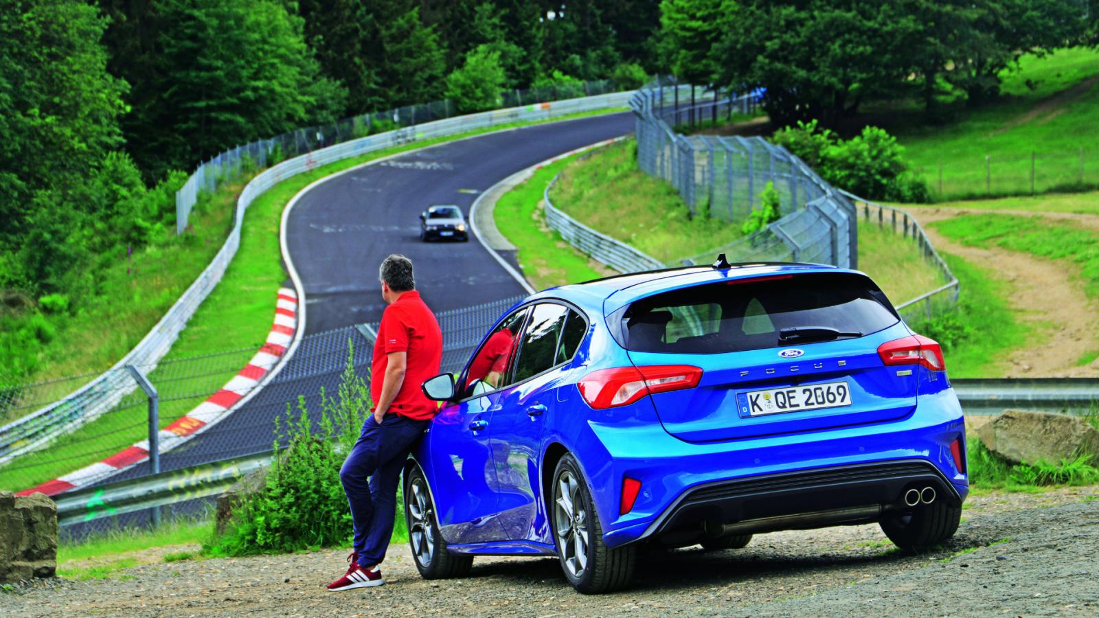 Το Focus με το στιβαρό αμάξωμα του και ειδικά στην έκδοση ST- Line είναι φτιαγμένο για στροφές σαν αυτές στην πίστα του Νίρμπουργκρινγκ, η οποία και α