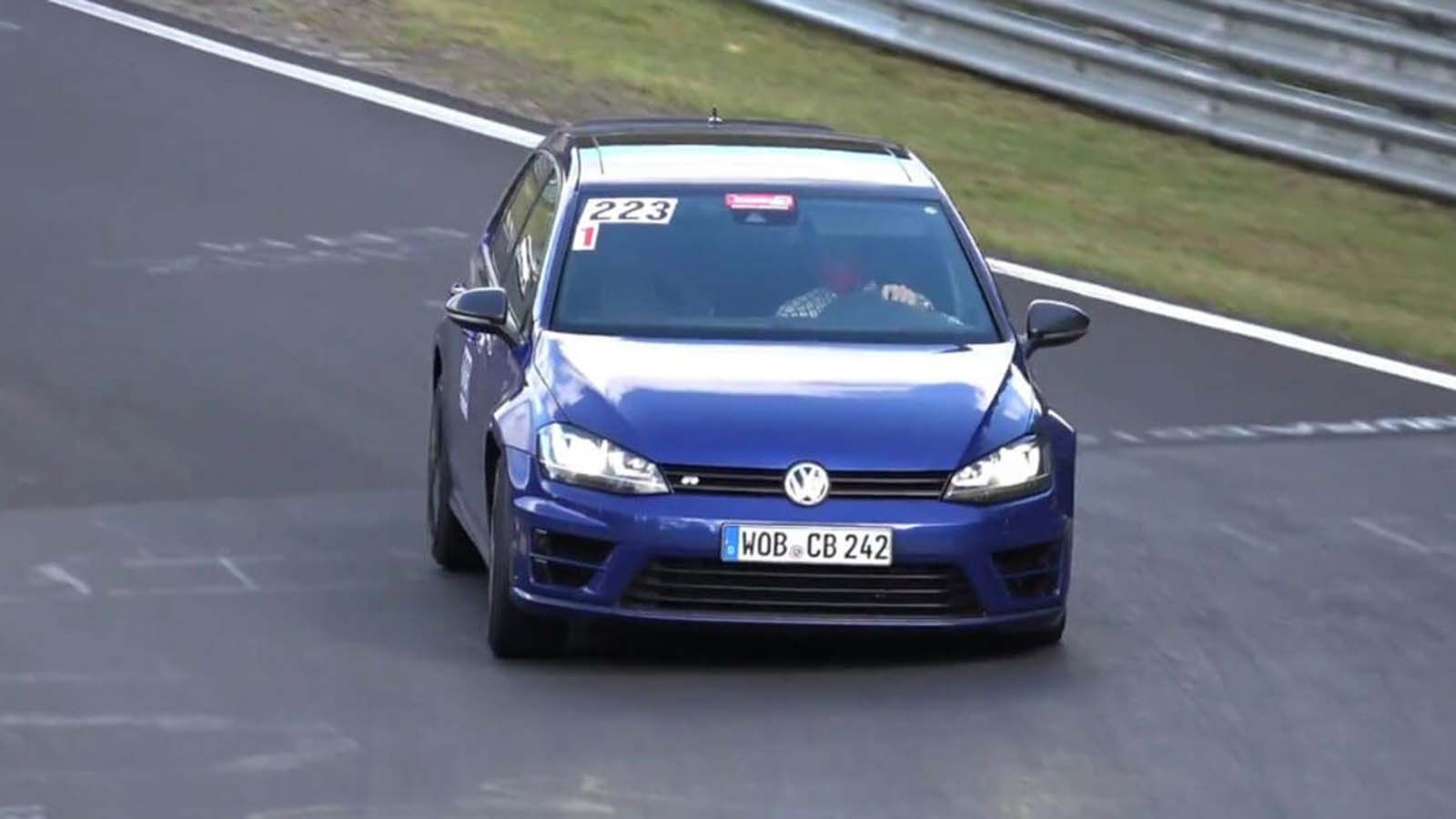 Oι αναφορές κάνουν λόγο ότι κάτω από το καπό βρίσκεται ο υπερτροφοδοτούμενος 5κύλινδρος κινητήρας 2,5 λίτρων του Audi RS3.