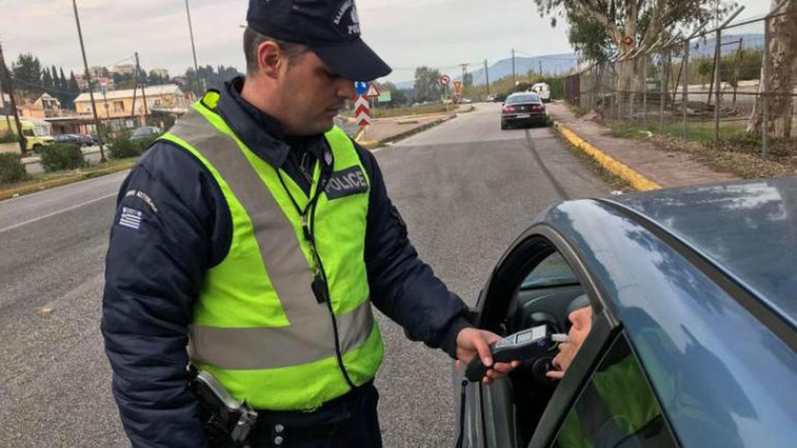 Ελέγχθηκαν συνολικά 13.800 οχήματα και βεβαιώθηκαν 879 παραβάσεις.