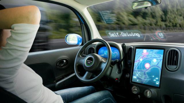 Εσύ έχεις σοφέρ ή ακόμα οδηγείς μόνος σου?