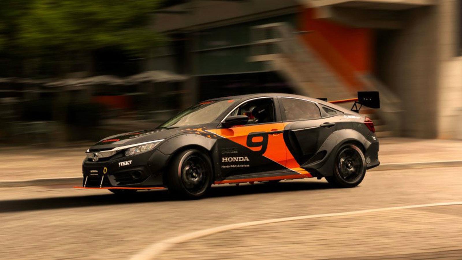 Ένα αγωνιστικό Honda Civic το οποίο θα μπορούσε να λάβει μέρος στο Rallycross κατασκευάστηκε και παρουσιάστηκε.