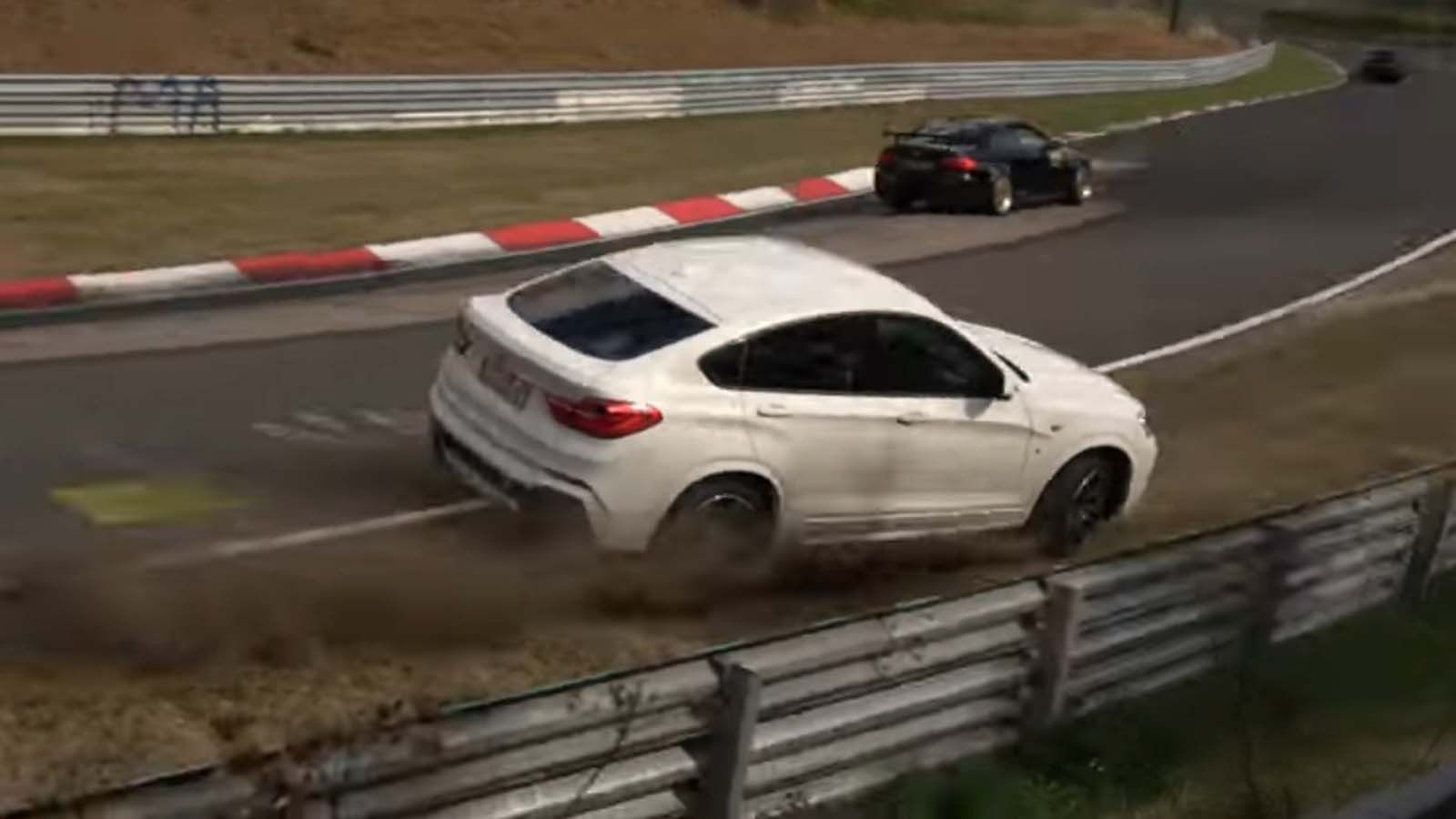 Τράκαρε δύο φορές σε μια στροφή (+vid)