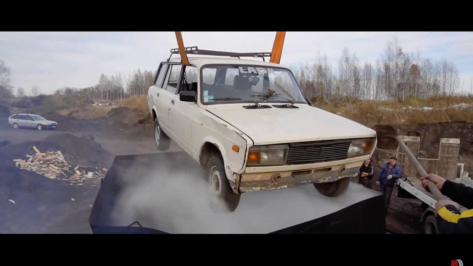 Σε ότι αφορά το αυτοκίνητο τα καθίσματα είχαν υποστεί τη μεγαλύτερη ζημιά και απ ότι φαίνεται σε κάποια σημεία το χρώμα. Τώρα για το πόσο νόστιμη ήταν