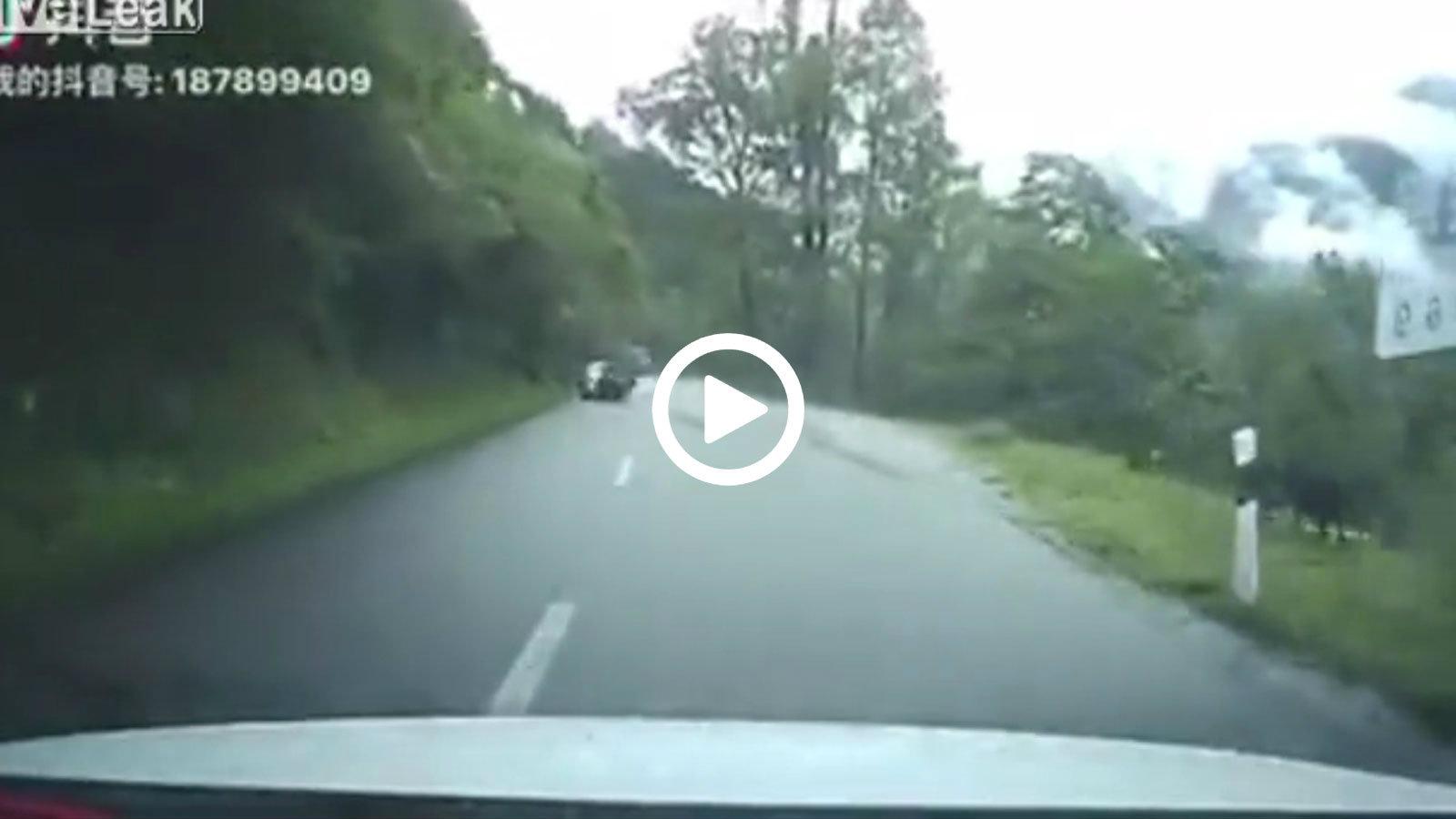 SUV σπάει σε βράχο