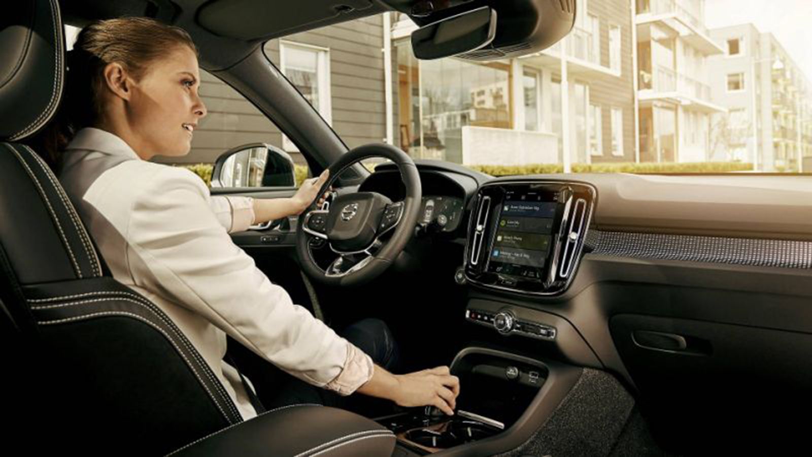 Το σύστημα infotainment θα προσφέρει μια σειρά από υπηρεσίες Google όπως Google Maps, Google Assistant και Google Play Store.