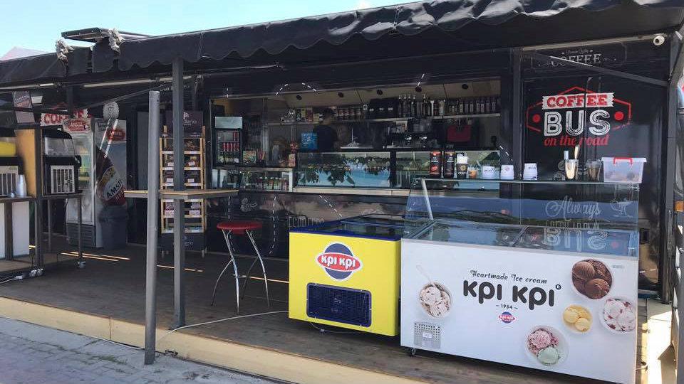 Ένα λεωφορείο - καφετέρια και μπαρ!