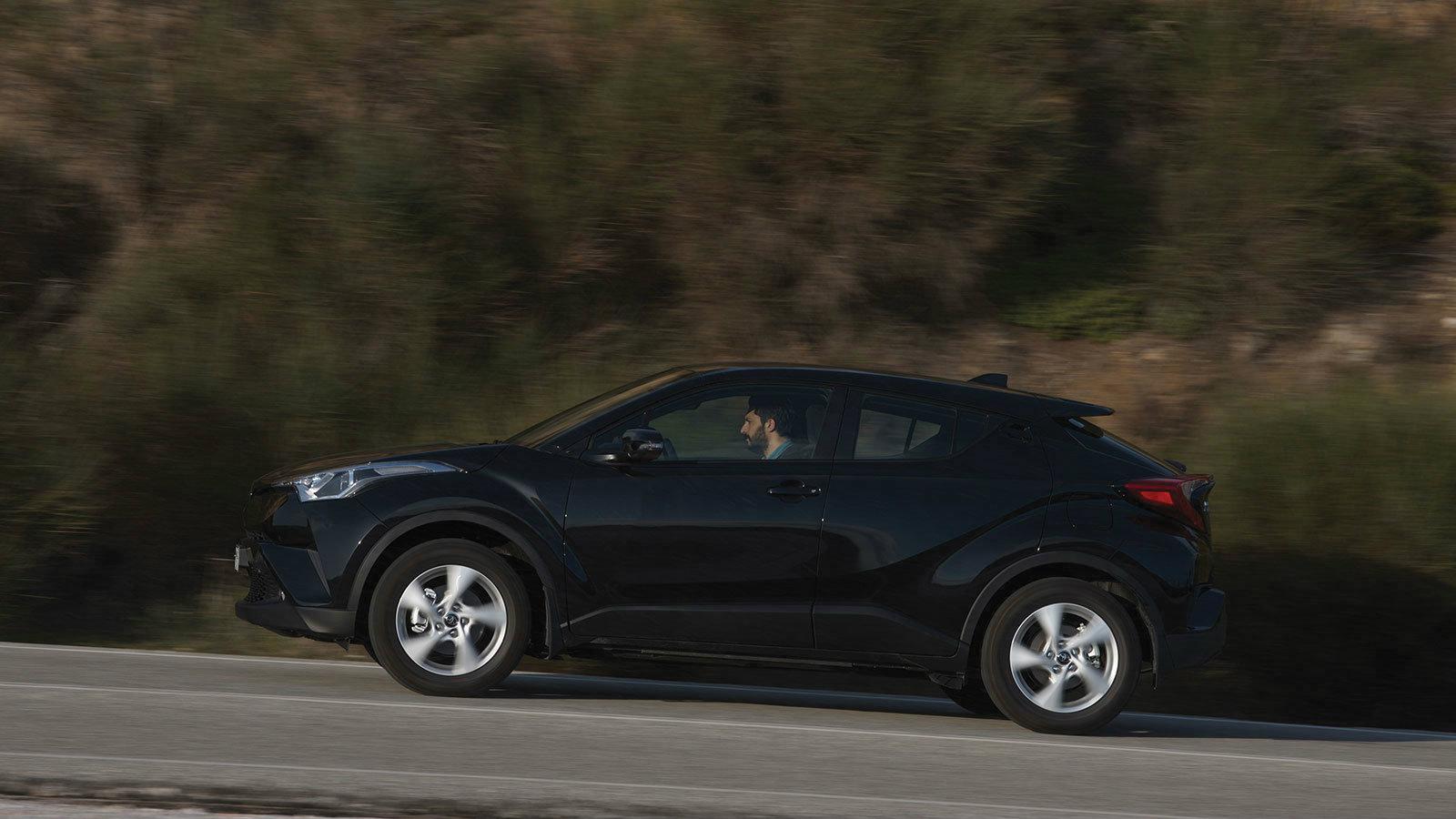 Τέλεια καθίσματα με πολύ καλή πλευρική στήριξη. Bucket με σύστημα θέρμανσης, εξαερισμό και κάνουν και μασάζ.