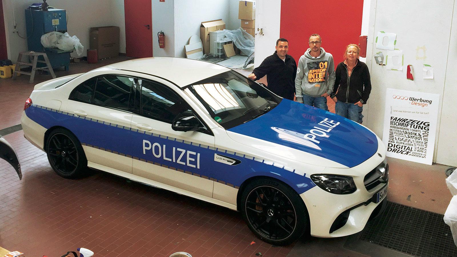 Με 0-100 σε 3,3δλ και τελική 300 χλμ/ ώρα, δεν της ξεφεύγει κανείς!