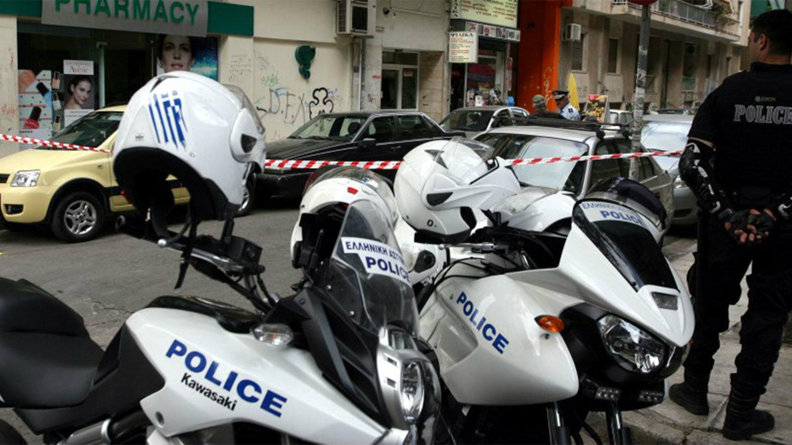 Δύο νεαρούς, οι οποίοι είχαν «ξαφρίσει» αρκετά αυτοκίνητα στην περιοχή του Αμαρουσίου συνέλαβε η Ελληνική Αστυνομία.