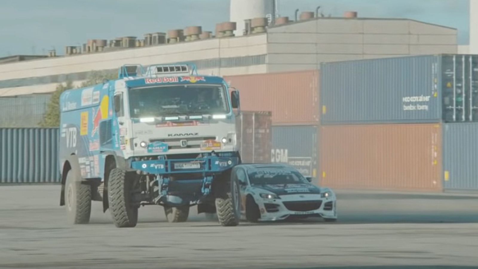 RX-8 και φορτηγό Dakar μαζί σε drift (+vid)