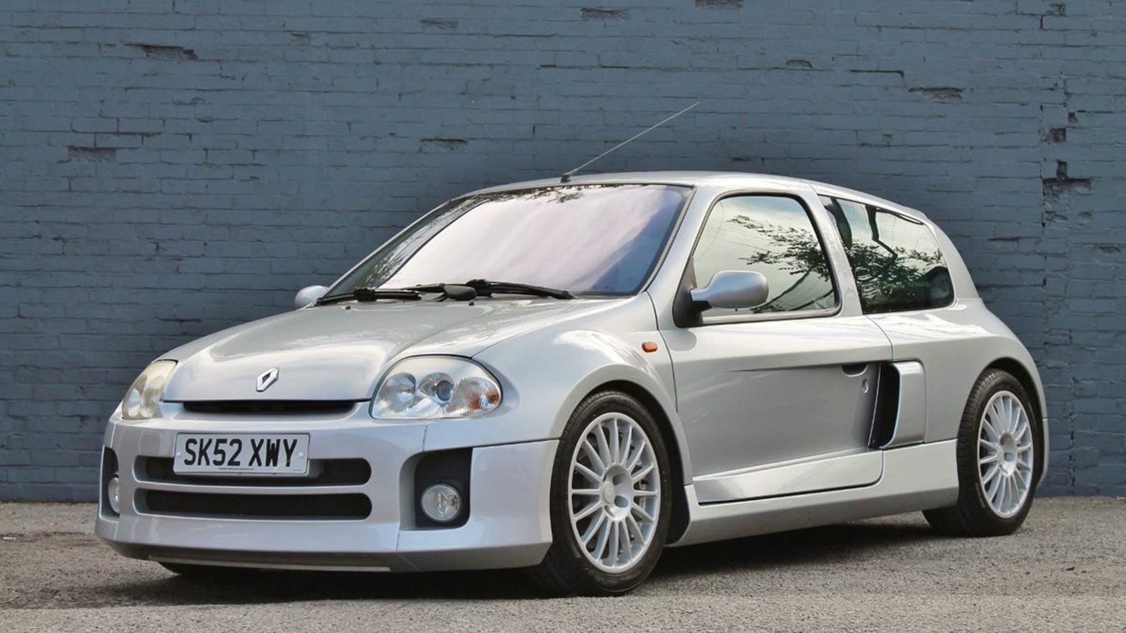 Ένα από τα πισωκίνητα Renault Clio V6, τα οποία δημιουργήθηκαν υπό τη σκέπη της Renaultsport βρίσκεται προς πώληση. 