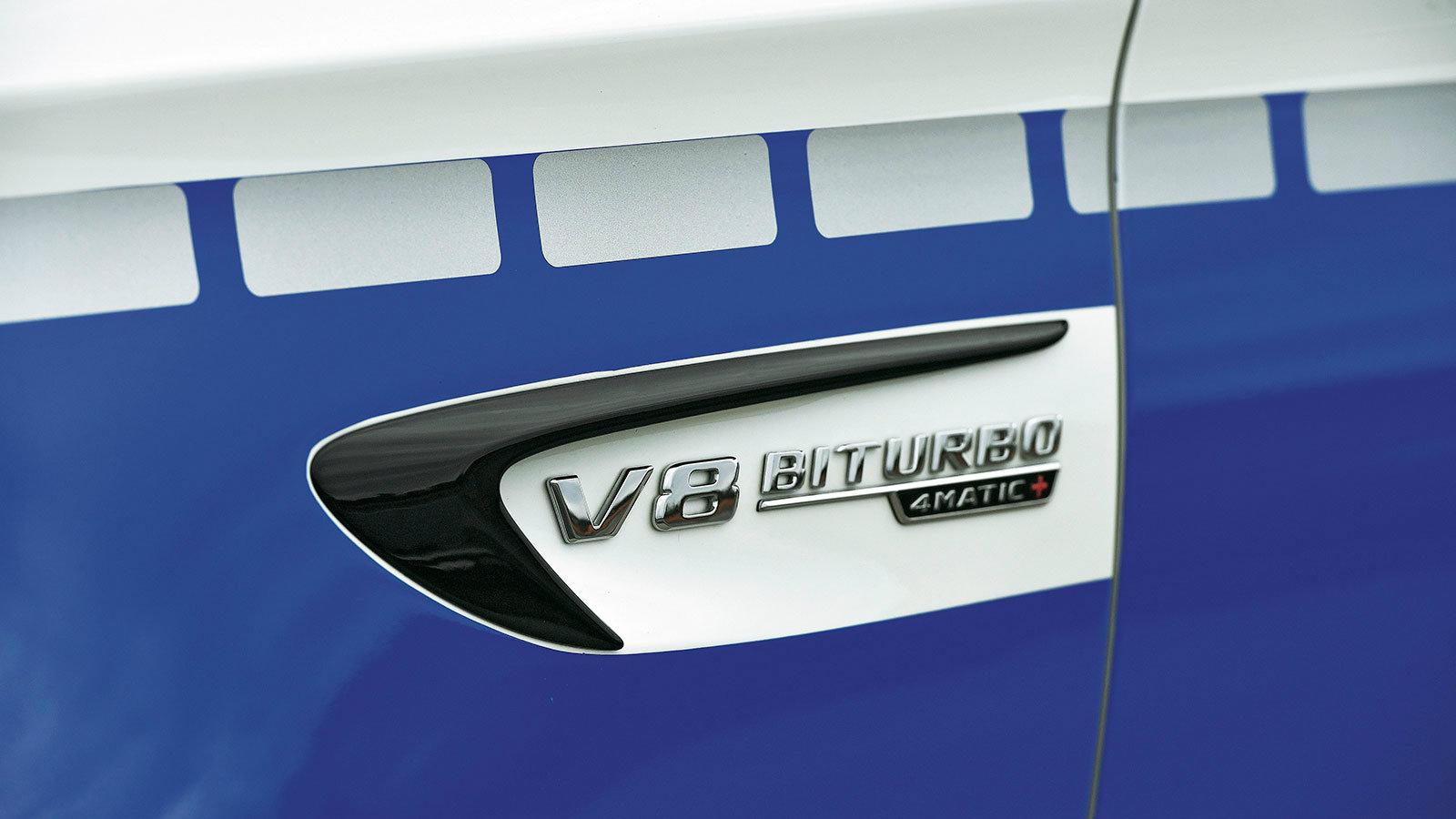 Με 0-100 σε 3,3δλ και τελική 300 χλμ/ ώρα, δεν της ξεφεύγει κανείς!