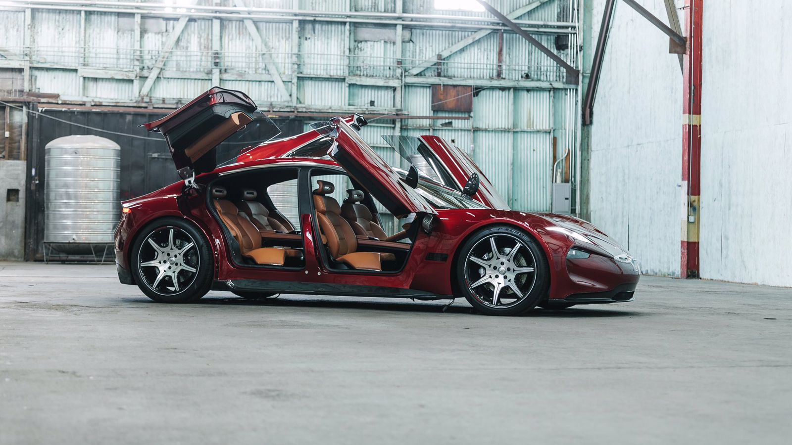 Η Fisker παρουσίασε στην έκθεση CES την έκδοση παραγωγής του EΜotion, ενός ηλεκτρικού σεντάν που προγραμματίζεται να διατίθεται στην Ευρώπη από το 202