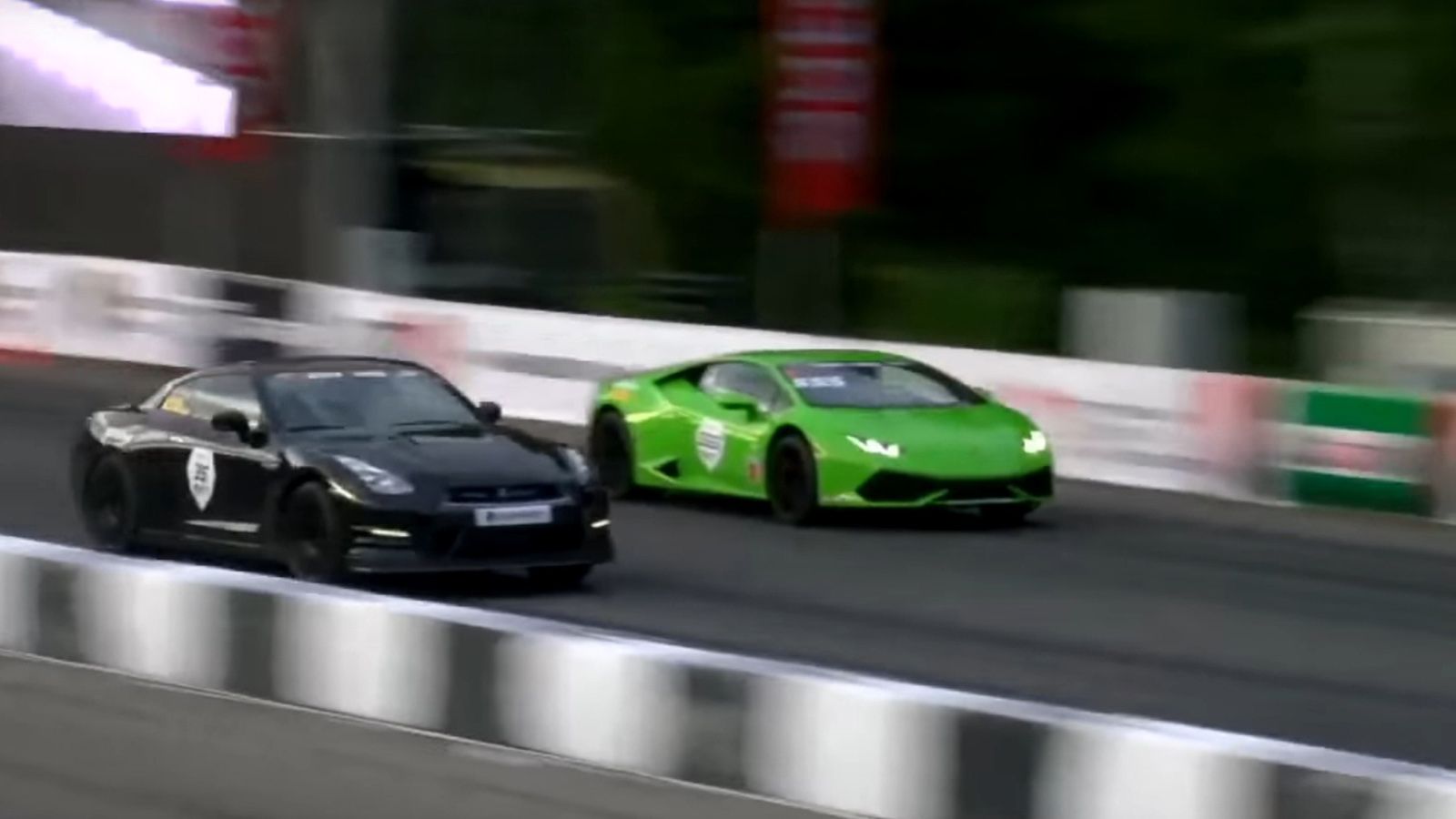 Και τα δύο αυτοκίνητα έκαναν το 800άρι σε χρόνο κάτω των 15 δευτερολέπτων.
