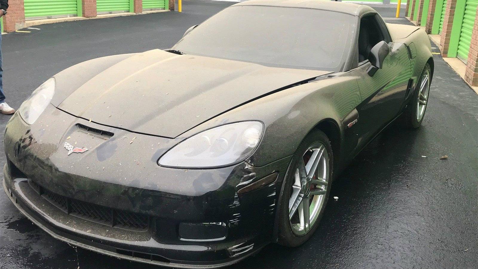 H Corvette Z06 του 2009 με ελάχιστα χιλιόμετρα η οποία βρέθηκε παρατημένη και σκονισμένη σε μία αποθήκη, έχει φτάσει πλέον να αξίζει αρκετές χιλιάδες 
