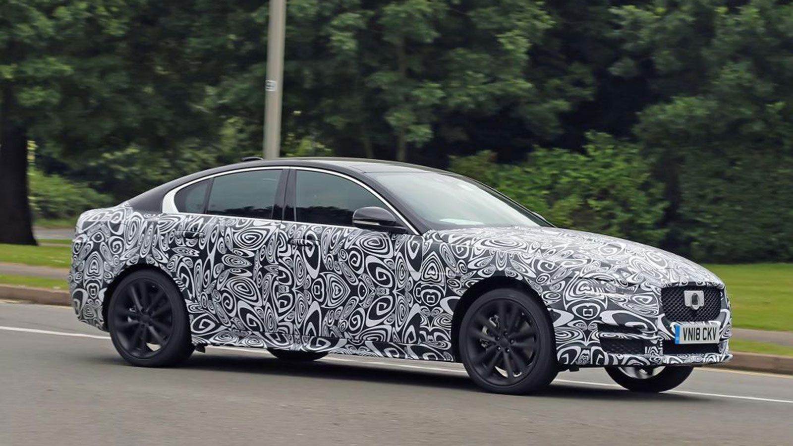 Την εμφάνισή της για πρώτη φορά έκανε η ανανεωμένη Jaguar XE.